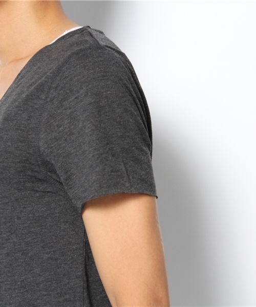 TOPMAN（トップマン）の「CHARCOAL OPEN RAW NOTCH T-SHIRT（Tシャツ/カットソー・メンズ・ブラック・L/M/S/X-SMALL/X-LARGE）」の5枚目の写真