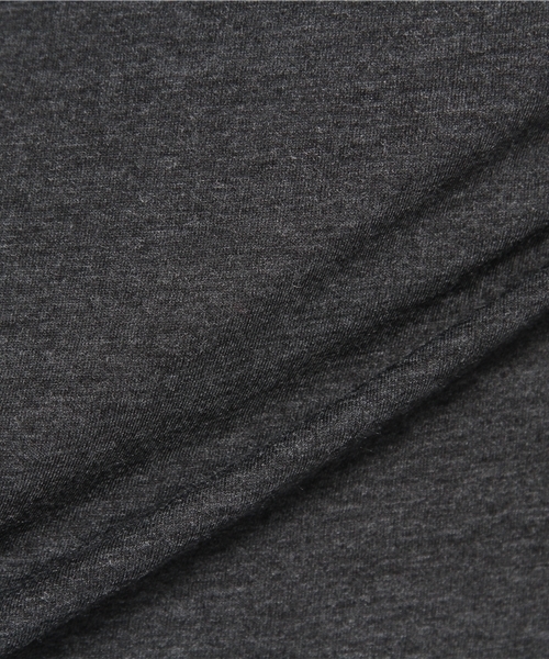 TOPMAN（トップマン）の「CHARCOAL OPEN RAW NOTCH T-SHIRT（Tシャツ/カットソー・メンズ・ブラック・L/M/S/X-SMALL/X-LARGE）」の6枚目の写真
