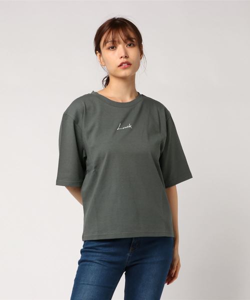 ottilie(オティーリエ)の「ちびLUCKプリントTシャツ(Tシャツ/カットソー・レディース・オフホワイト/ブラック/チャコールグレー/ピンク・FREE)」の11枚目の写真