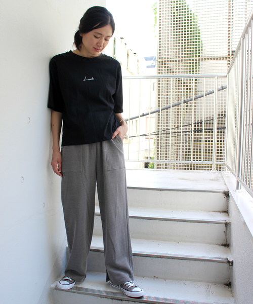 ottilie(オティーリエ)の「ちびLUCKプリントTシャツ(Tシャツ/カットソー・レディース・オフホワイト/ブラック/チャコールグレー/ピンク・FREE)」の8枚目の写真