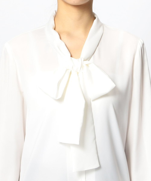 NARACAMICIE（ナラカミーチェ）の「ナチュラルストレッチボウタイブラウス（シャツ/ブラウス・レディース・ホワイト/ネイビー/カーキ・SMALL/MEDIUM/LARGE）」の4枚目の写真