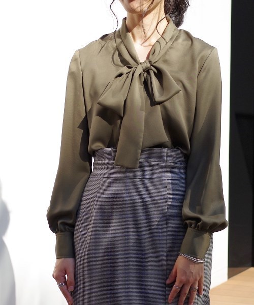 NARACAMICIE（ナラカミーチェ）の「ナチュラルストレッチボウタイブラウス（シャツ/ブラウス・レディース・ホワイト/ネイビー/カーキ・SMALL/MEDIUM/LARGE）」の16枚目の写真