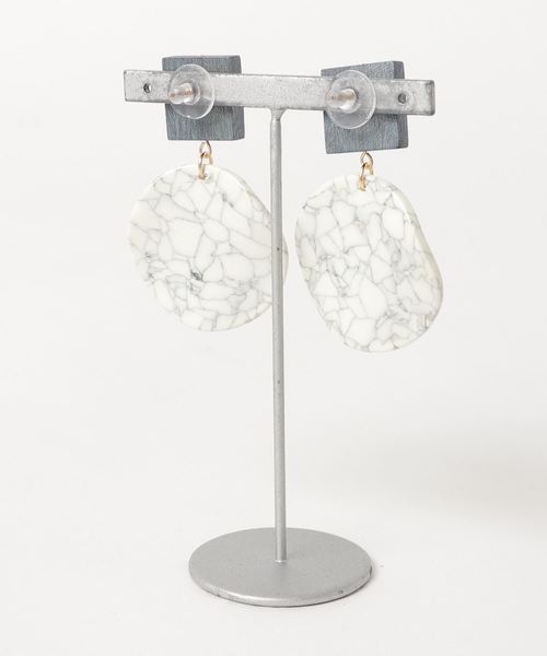tone（トーン）の「【Milimili】ウッド×ラウンドウェーブピアス（ピアス（両耳用）・レディース・ネイビー/ブラック/グレー・FREE）」の4枚目の写真