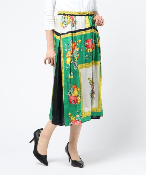 MUVEIL（ミュベール）の「【MUVEIL】スカーフパネルスカート(fruit)（スカート・レディース・ネイビー/ピンク/グリーン・38/36）」の2枚目の写真