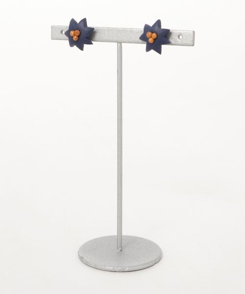 tone(トーン)の「【atelier*mio】星の花 pierce(ピアス(両耳用)・レディース・チェリーレッド/ネイビー/ブラック/ホワイト・FREE)」の3枚目の写真