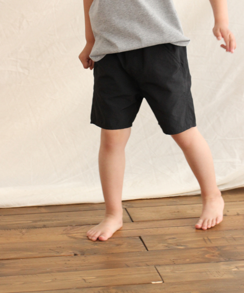 LOWRYS FARM(ローリーズファーム)の「ナイロンショートパンツ 838974(その他パンツ・キッズ・ブラック/カーキ/ピンク/イエロー・100/110/120)」の2枚目の写真