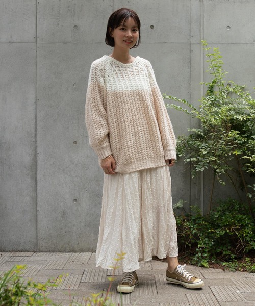 flower(フラワー)の「マイルドグラデーションニット(ニット/セーター・レディース・ベージュ/アイボリー・FREE)」の10枚目の写真