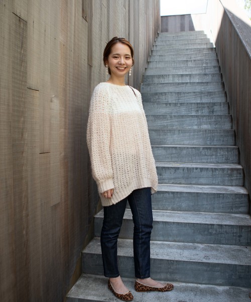 flower(フラワー)の「マイルドグラデーションニット(ニット/セーター・レディース・ベージュ/アイボリー・FREE)」の6枚目の写真