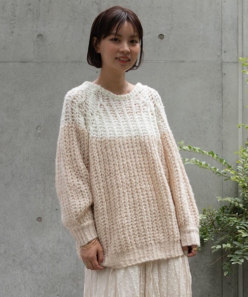 flower(フラワー)の「マイルドグラデーションニット(ニット/セーター・レディース・ベージュ/アイボリー・FREE)」の5枚目の写真