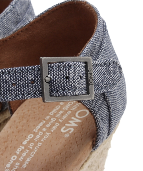 TOMS（トムス）の「ウィメンズ トムス ストラップ ウェッジサンダル TOMS W STRAPPY WEDGES（サンダル・レディース・ベージュ/ライトブルー/ブルー/オレンジ/ブラック・22.5cm/22cm/23.5cm/23cm/24cm/24.5cm）」の10枚目の写真