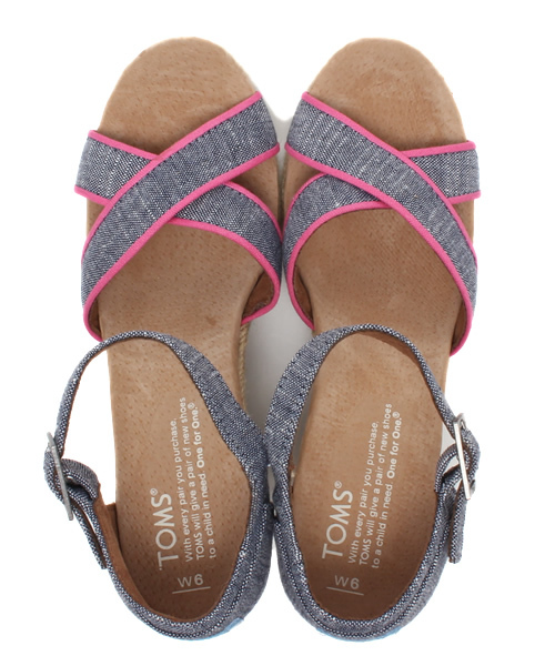 TOMS（トムス）の「ウィメンズ トムス ストラップ ウェッジサンダル TOMS W STRAPPY WEDGES（サンダル・レディース・ベージュ/ライトブルー/ブルー/オレンジ/ブラック・22.5cm/22cm/23.5cm/23cm/24cm/24.5cm）」の12枚目の写真