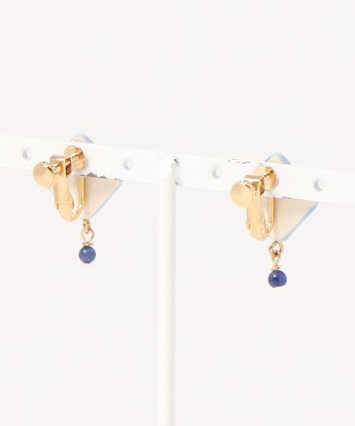 tone(トーン)の「【IRODORI】彫モヨウのソーダライトearring(イヤリング・レディース・ブルー・FREE)」の2枚目の写真