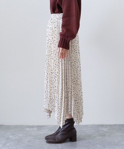 archives（アルシーヴ）の「フラワープリントイレヘムスカート（スカート・レディース・アイボリー/ブラウン/グリーン・MEDIUM）」の20枚目の写真