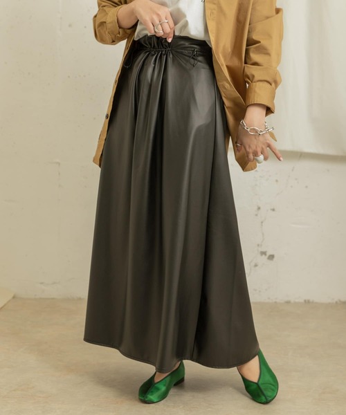 ITEMS URBANRESEARCH（アイテムズ アーバンリサーチ）の「フェイクレザースカート（スカート・レディース・ベージュ/ブラック・FREE）」の8枚目の写真