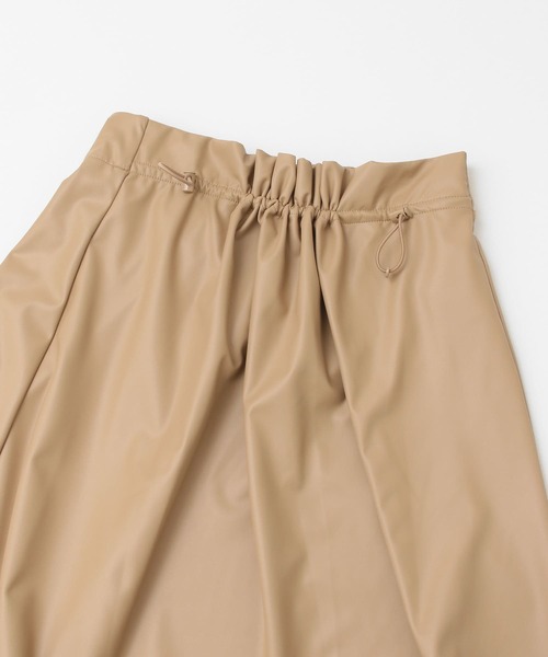 ITEMS URBANRESEARCH（アイテムズ アーバンリサーチ）の「フェイクレザースカート（スカート・レディース・ベージュ/ブラック・FREE）」の13枚目の写真