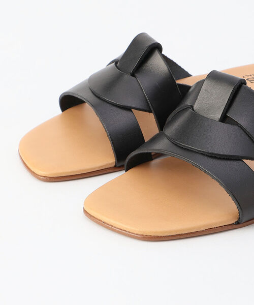 eness（エネス）の「【ENESS/エネス】ブレードアッパーフラットサンダル（サンダル・レディース・ブラック/オフホワイト・37/36）」の4枚目の写真