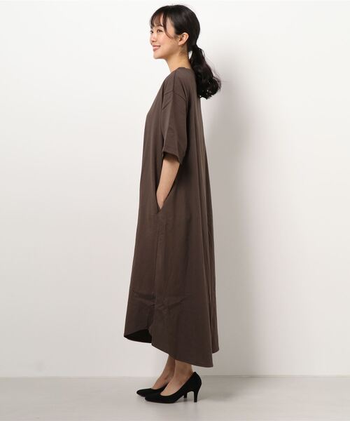 apartment department（アパートメントデパートメント）の「ラウンドヘム マキシワンピース（ワンピース・レディース・オフホワイト/ブラウン/キャメル・フリー）」の8枚目の写真