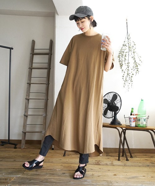 apartment department（アパートメントデパートメント）の「ラウンドヘム マキシワンピース（ワンピース・レディース・オフホワイト/ブラウン/キャメル・フリー）」の3枚目の写真