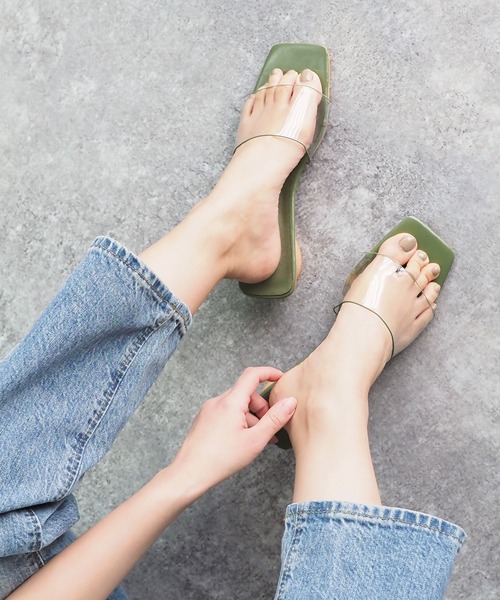 Riberry（リベリー）の「スクエアトゥクリアサンダル（サンダル・レディース・ベージュ/ブラウン/グリーン/アイボリー・MEDIUM/LARGE）」の2枚目の写真