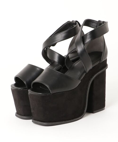 chumchum（チャムチャム）の「スクエアバルキークロスサンダル（サンダル・レディース・ホワイト/ブラック/ダークブラウン・LL/M/L/S）」の3枚目の写真