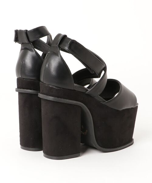 chumchum（チャムチャム）の「スクエアバルキークロスサンダル（サンダル・レディース・ホワイト/ブラック/ダークブラウン・LL/M/L/S）」の4枚目の写真