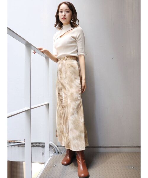 MURUA(ムルーア)の「コーデュロイタックマーメイドスカート(スカート・レディース・アイボリー/カーキ/その他1・1/2)」の10枚目の写真