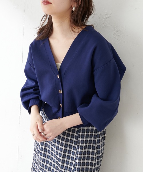 natural couture（ナチュラルクチュール）の「【WEB限定】プチプラハトメバー釦おしゃれカーディガン（カーディガン/ボレロ・レディース・オフホワイト/サックスブルー/ネイビー/グレイッシュベージュ/ブラック/ブラウン・FREE）」の5枚目の写真