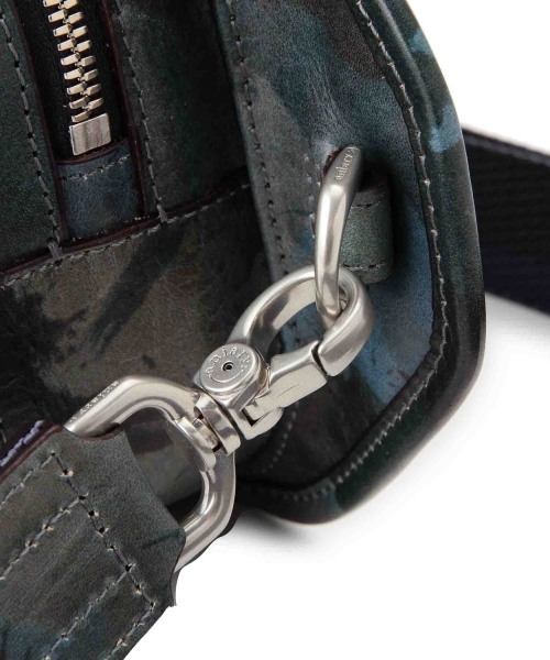 aniary(アニアリ)の「aniary / カモフラ柄 タートルショルダーバッグ(09-07000)(ショルダーバッグ・メンズ・ブラック/オリーブ/ネイビー・ONE SIZE)」の19枚目の写真