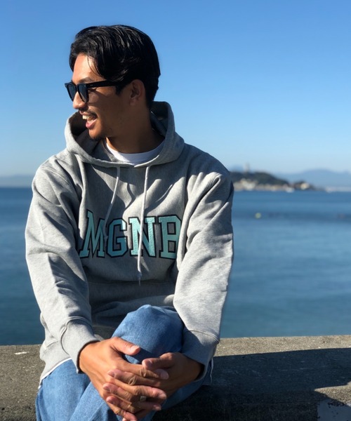 MAGIC NUMBER(マジック ナンバー)の「【MAGIC NUMBER】MGNB COLLEGE HOOD SWEAT(パーカー・メンズ・ヘザーグレー/杢グレー/グレー系その他/グレー×ホワイト・MEDIUM/LARGE/X-LARGE)」の2枚目の写真