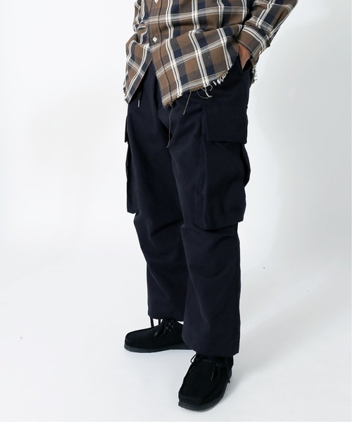 Oriens JOURNAL STANDARD(オリエンス ジャーナルスタンダード)の「ビッグポケットカーゴパンツ(カーゴパンツ・メンズ・ブラック/アイボリー/ブルー系その他・FREE)」の1枚目の写真