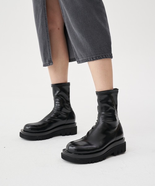FEKETE（フェケテ）の「FEKETE VEGAN LEATHER SHORT BOOTS（ブーツ・レディース・ホワイト/ブラック・23.0cm/24.0cm/25.0cm）」の12枚目の写真