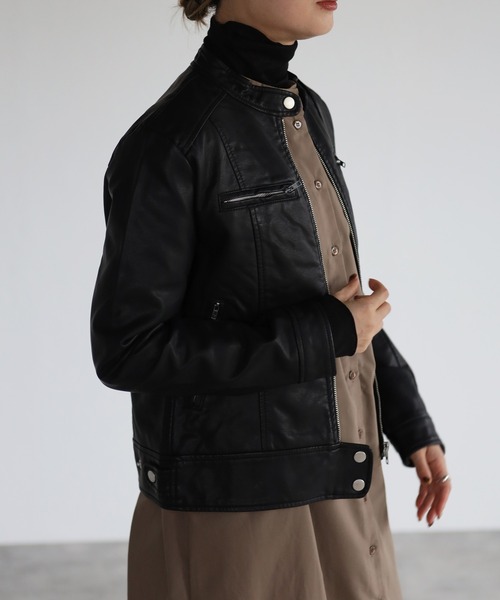 r.（アールドット）の「フェイクレザー シングルライダースジャケット