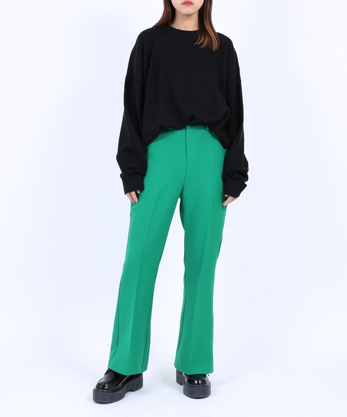 PUNYUS（プニュズ）の「センタープレスフレアパンツ（スラックス・レディース・レッド/グリーン/ブラック/ブラウン・3/1/2/4）」の3枚目の写真