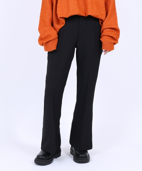 PUNYUS（プニュズ）の「センタープレスフレアパンツ（スラックス・レディース・レッド/グリーン/ブラック/ブラウン・3/1/2/4）」の2枚目の写真