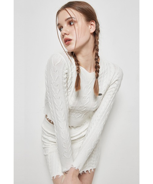 LUVISTRUE（ラヴイズトゥルー）の「A'GEM/9 × .kom 『LUV IS TRUE/ラブ イズ トゥルー』OT DAMAGE KNIT TOP/ロングスリーブ ケーブル編みダメージニットソー（ニット/セーター・レディース・アイボリー/ネイビー/ピンク・FREE）」の4枚目の写真