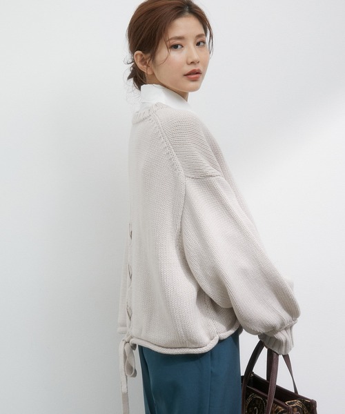 vis-`a-vis（ビサビ）の「【WEB限定】ゆったりバックレースアップショート丈ニットプルオーバー（ニット/セーター・レディース・ダークブラウン/ターコイズブルー/キナリ・FREE）」の16枚目の写真