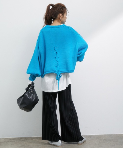 vis-`a-vis（ビサビ）の「【WEB限定】ゆったりバックレースアップショート丈ニットプルオーバー（ニット/セーター・レディース・ダークブラウン/ターコイズブルー/キナリ・FREE）」の12枚目の写真
