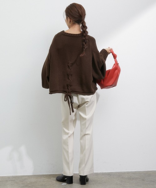 vis-`a-vis（ビサビ）の「【WEB限定】ゆったりバックレースアップショート丈ニットプルオーバー（ニット/セーター・レディース・ダークブラウン/ターコイズブルー/キナリ・FREE）」の15枚目の写真