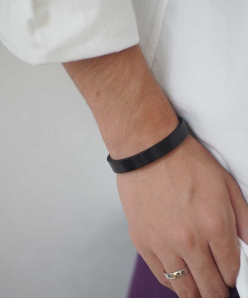 dictionary（ディクショナリー）の「【dictionary】シンプル レザー ブレスレット（ブレスレット・レディース・ブラック/ブラウン/キャメル・FREE）」の2枚目の写真