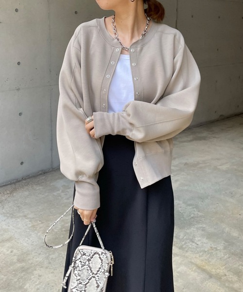 DouDou（ドゥドゥ）の「ドットボタンショートカーディガン（カーディガン/ボレロ・レディース・ブラック/ベージュ・FREE）」の2枚目の写真