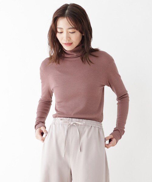 SHOO・LA・RUE(シューラルー)の「◆あったか機能付きリブタートル(Tシャツ/カットソー・レディース・ブラック/アイボリー/グレー系その他/ピンク系・02/03/04)」の1枚目の写真