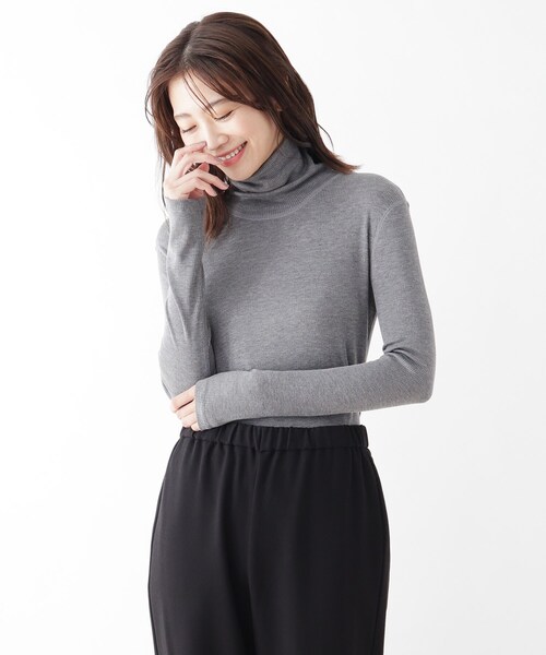 SHOO・LA・RUE(シューラルー)の「◆あったか機能付きリブタートル(Tシャツ/カットソー・レディース・ブラック/アイボリー/グレー系その他/ピンク系・02/03/04)」の4枚目の写真