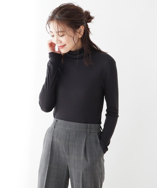 SHOO・LA・RUE(シューラルー)の「◆あったか機能付きリブタートル(Tシャツ/カットソー・レディース・ブラック/アイボリー/グレー系その他/ピンク系・02/03/04)」の3枚目の写真