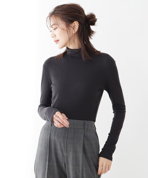 SHOO・LA・RUE(シューラルー)の「◆あったか機能付きリブタートル(Tシャツ/カットソー・レディース・ブラック/アイボリー/グレー系その他/ピンク系・02/03/04)」の6枚目の写真