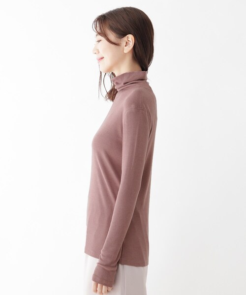 SHOO・LA・RUE(シューラルー)の「◆あったか機能付きリブタートル(Tシャツ/カットソー・レディース・ブラック/アイボリー/グレー系その他/ピンク系・02/03/04)」の9枚目の写真
