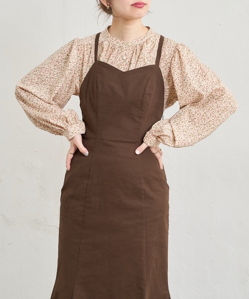 natural couture（ナチュラルクチュール）の「【WEB限定カラー有り】マット釦とろみサテンブラウス（シャツ/ブラウス・レディース・ブラウン/その他2/その他1/アイボリー/スミクロ/グリーン/ピンクベージュ・FREE）」の7枚目の写真