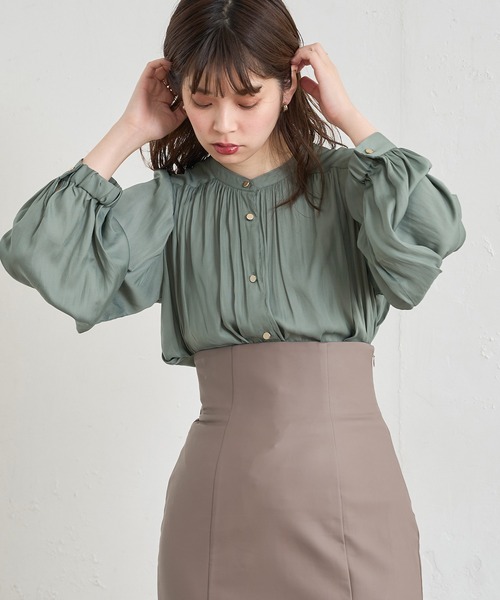 natural couture（ナチュラルクチュール）の「【WEB限定カラー有り】マット釦とろみサテンブラウス（シャツ/ブラウス・レディース・ブラウン/その他2/その他1/アイボリー/スミクロ/グリーン/ピンクベージュ・FREE）」の20枚目の写真