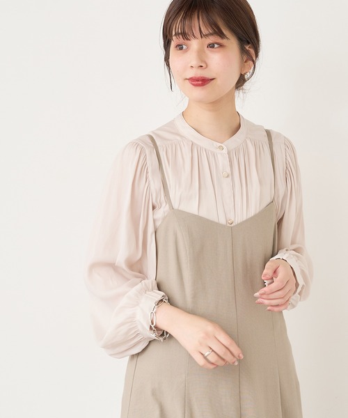 natural couture（ナチュラルクチュール）の「【WEB限定カラー有り】マット釦とろみサテンブラウス（シャツ/ブラウス・レディース・ブラウン/その他2/その他1/アイボリー/スミクロ/グリーン/ピンクベージュ・FREE）」の9枚目の写真