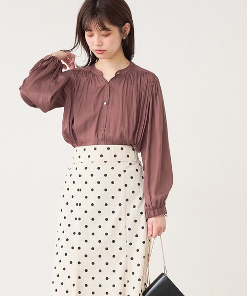natural couture（ナチュラルクチュール）の「【WEB限定カラー有り】マット釦とろみサテンブラウス（シャツ/ブラウス・レディース・ブラウン/その他2/その他1/アイボリー/スミクロ/グリーン/ピンクベージュ・FREE）」の14枚目の写真