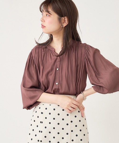 natural couture（ナチュラルクチュール）の「【WEB限定カラー有り】マット釦とろみサテンブラウス（シャツ/ブラウス・レディース・ブラウン/その他2/その他1/アイボリー/スミクロ/グリーン/ピンクベージュ・FREE）」の15枚目の写真